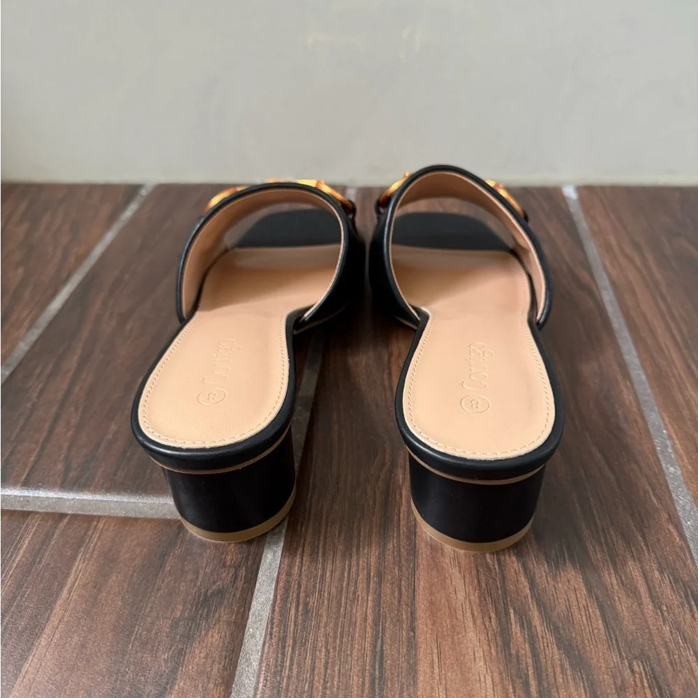NWOT Coutgo Black Women's Shoes with Circle Heel